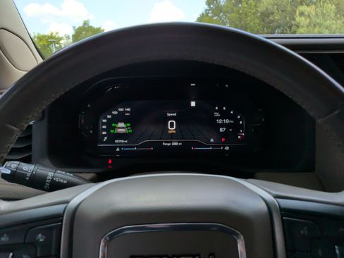 Used 2022 GMC Yukon Denali RWD image 15