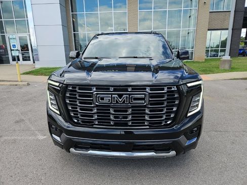 Used 2025 GMC Yukon XL Denali Ultimate AWD/4WD image 2