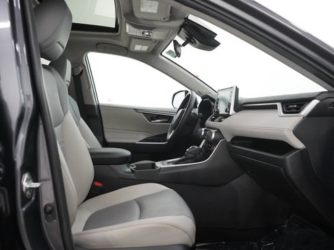 Used 2021 Toyota RAV4 XLE Premium AWD/4WD image 11