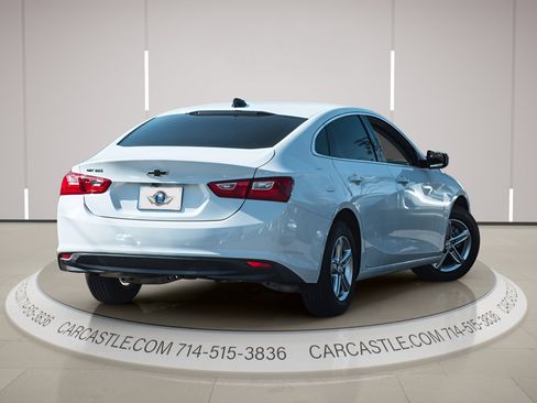 Used 2022 Chevrolet Malibu LS FWD image 2