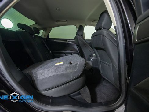 Used 2020 Ford Fusion SE FWD image 37