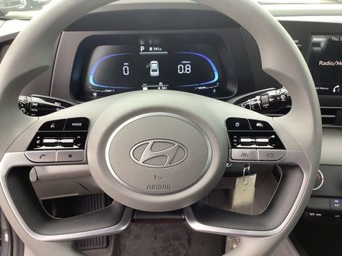 Used 2025 Hyundai Elantra SE image 24