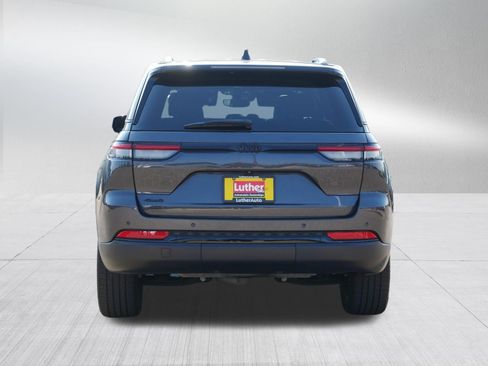 Used 2023 Jeep Grand Cherokee Altitude AWD/4WD image 6