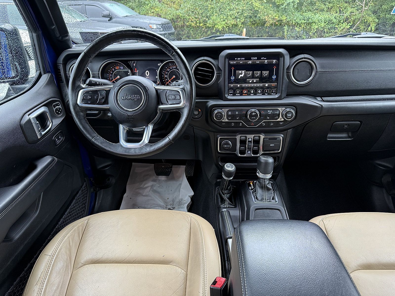 Used 2019 Jeep Wrangler Unlimited Sahara AWD/4WD image 13