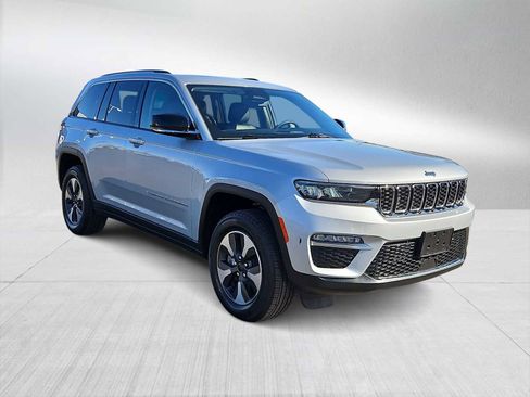 Used 2023 Jeep Grand Cherokee image 2