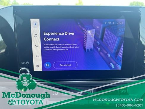 Used 2025 Toyota Camry SE FWD image 2