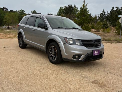 Used 2019 Dodge Journey SE w/ Connectivity Group image 3