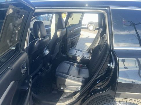 Used 2017 Toyota Highlander XLE image 36