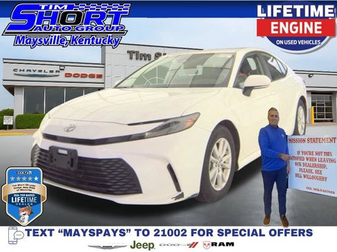 Used 2025 Toyota Camry LE image 1