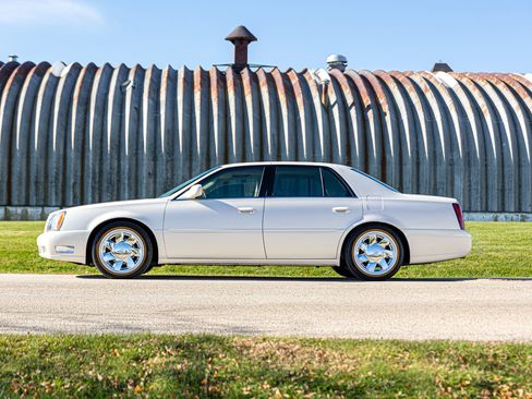 Used 2000 Cadillac De Ville DTS w/ Comfort/Convenience Pkg image 14