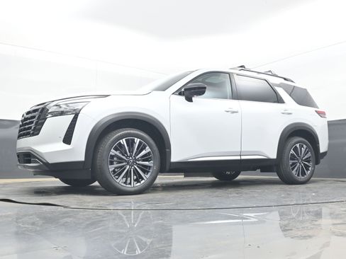 New 2026 Nissan Pathfinder Platinum AWD/4WD image 27
