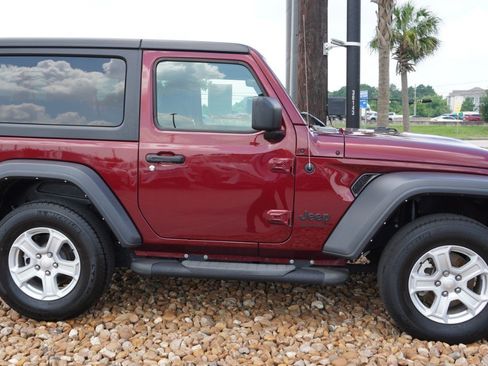 Used 2022 Jeep Wrangler Sport AWD/4WD image 4