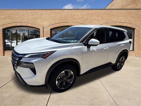 Used 2025 Nissan Rogue SV AWD/4WD image 8
