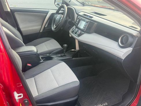 Used 2015 Toyota RAV4 LE image 17