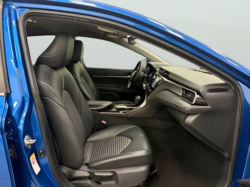 Used 2019 Toyota Camry SE FWD image 13