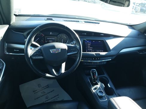 Used 2021 Cadillac XT4 Premium Luxury image 18