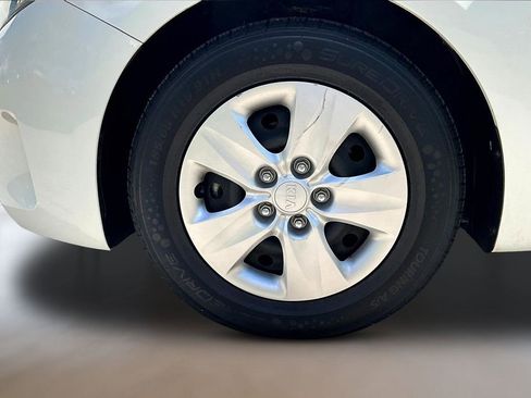 Used 2017 Kia Forte LX FWD image 29