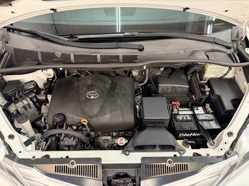 Used 2017 Toyota Sienna Limited Premium w/ Advanced Technology Package FWD image 11