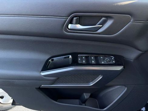 New 2025 Nissan Pathfinder SL image 19