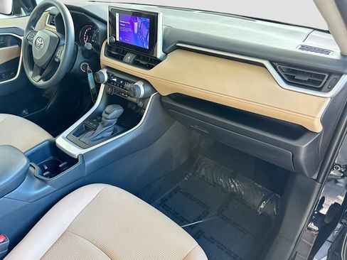 Used 2025 Toyota RAV4 LE image 27