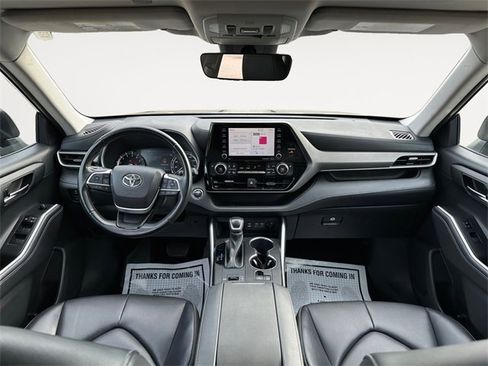 Used 2022 Toyota Highlander XLE image 10