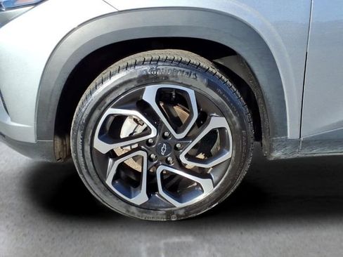 Used 2025 Chevrolet Trax RS w/ Sunroof Package FWD image 10