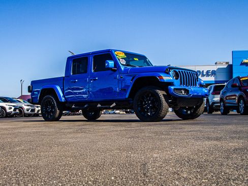 Used 2023 Jeep Gladiator Overland image 9