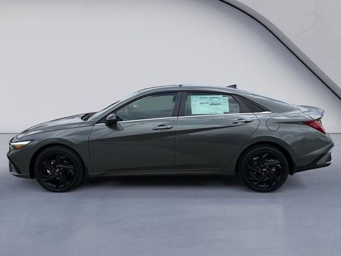 New 2026 Hyundai Elantra SEL Sport FWD image 2