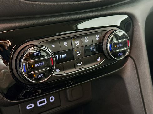 Used 2023 Buick Encore GX Select w/ Sport Touring Package image 17