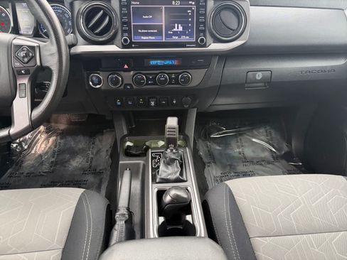 Used 2022 Toyota Tacoma TRD Sport w/ Technology Package AWD/4WD image 16
