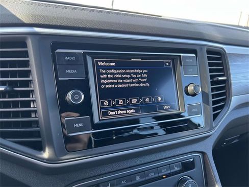 Certified 2022 Volkswagen Atlas Cross Sport SE image 28