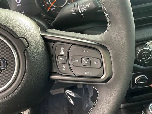 New 2025 Jeep Gladiator Sport image 15