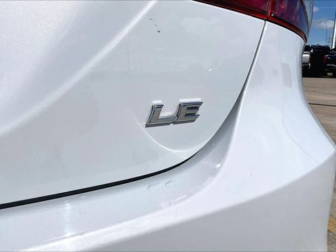 Used 2022 Toyota Camry LE w/ Carpet Mat Package (TMS) image 10