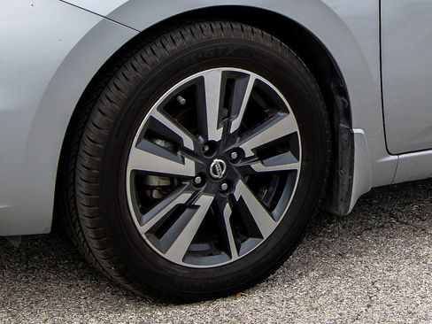 Used 2021 Nissan Versa SV image 13