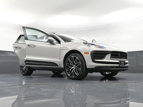 Certified 2023 Porsche Macan Turbo AWD/4WD image 36