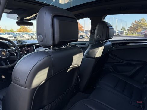 Used 2022 Porsche Macan S w/ Premium Package Plus image 26