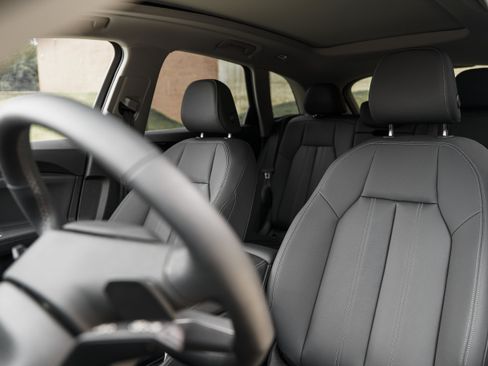 Certified 2025 Audi Q5 Premium AWD/4WD image 21