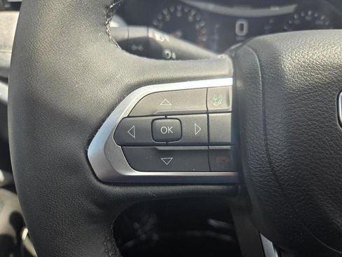 Used 2025 Jeep Compass Latitude AWD/4WD image 13