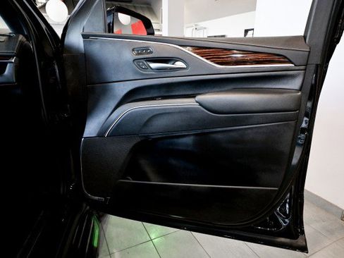 Used 2023 Cadillac Escalade ESV Premium Luxury image 28