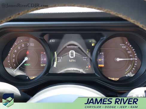 Used 2024 Jeep Wrangler Unlimited AWD/4WD image 27