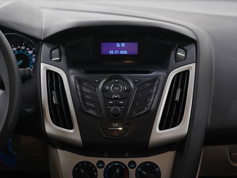 Used 2012 Ford Focus SE w/ SE Winter Pkg image 15