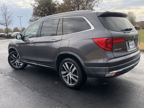 Certified 2017 Honda Pilot Touring image 7