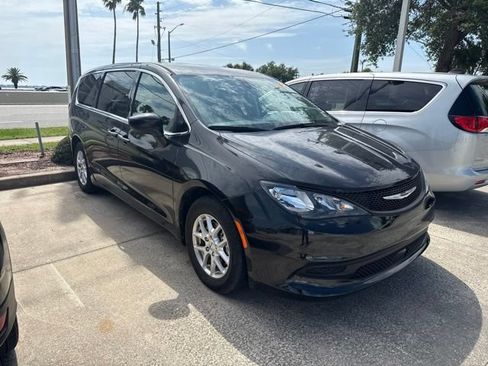 Used 2022 Chrysler Voyager LX FWD image 1