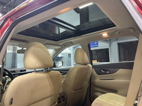 Used 2016 Nissan Rogue SV w/ SV Premium Package image 30