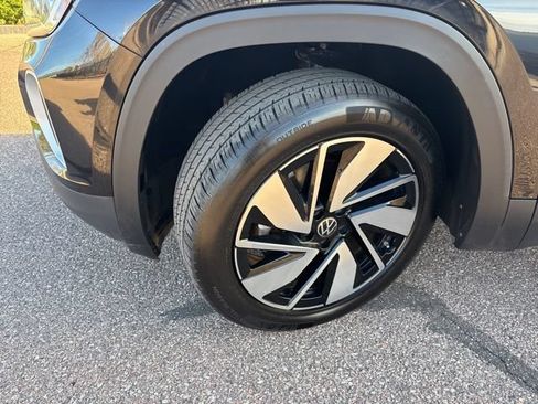 Used 2024 Volkswagen Atlas SE AWD/4WD image 22