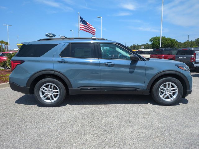 New 2026 Ford Explorer Active RWD image 3