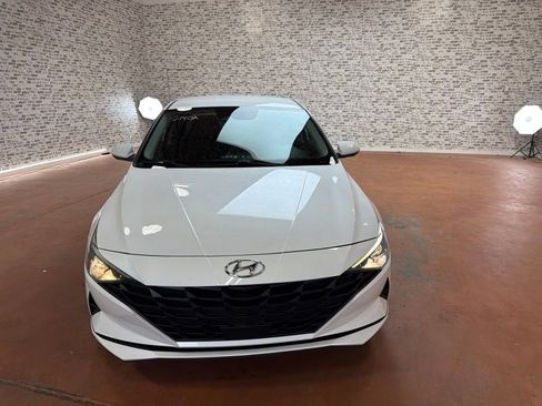 Used 2021 Hyundai Elantra SEL w/ Convenience Package FWD image 2