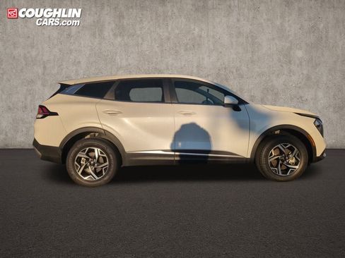 Used 2023 Kia Sportage LX image 8