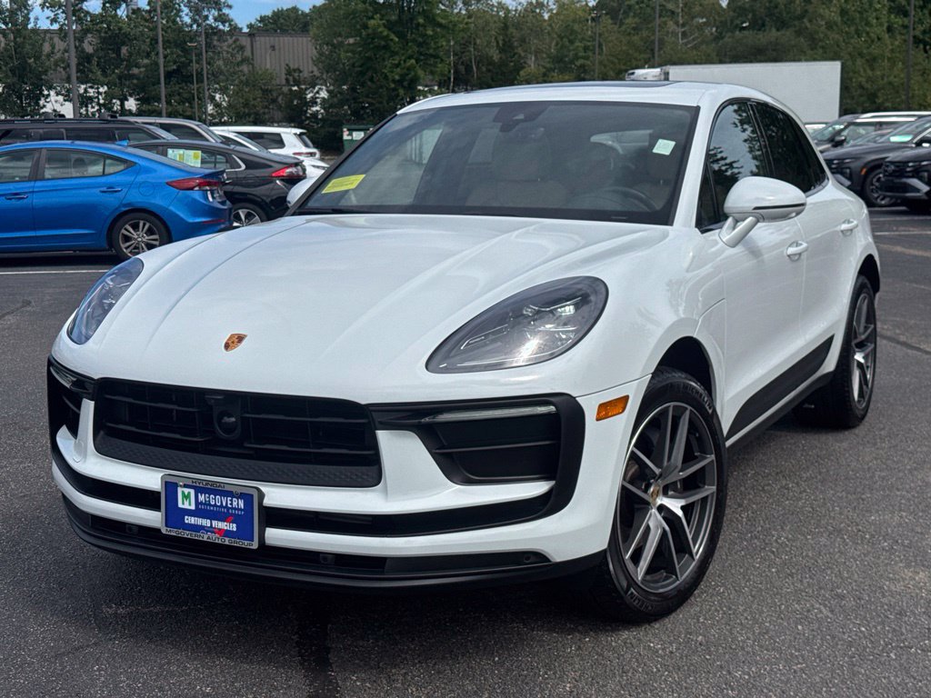 Used 2023 Porsche Macan AWD/4WD image 1