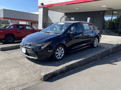 Certified 2023 Toyota Corolla LE FWD image 4